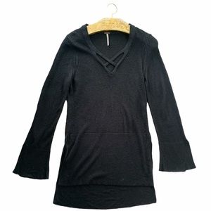 FREE PEOPLE long sleeve sweater with side slits size XS